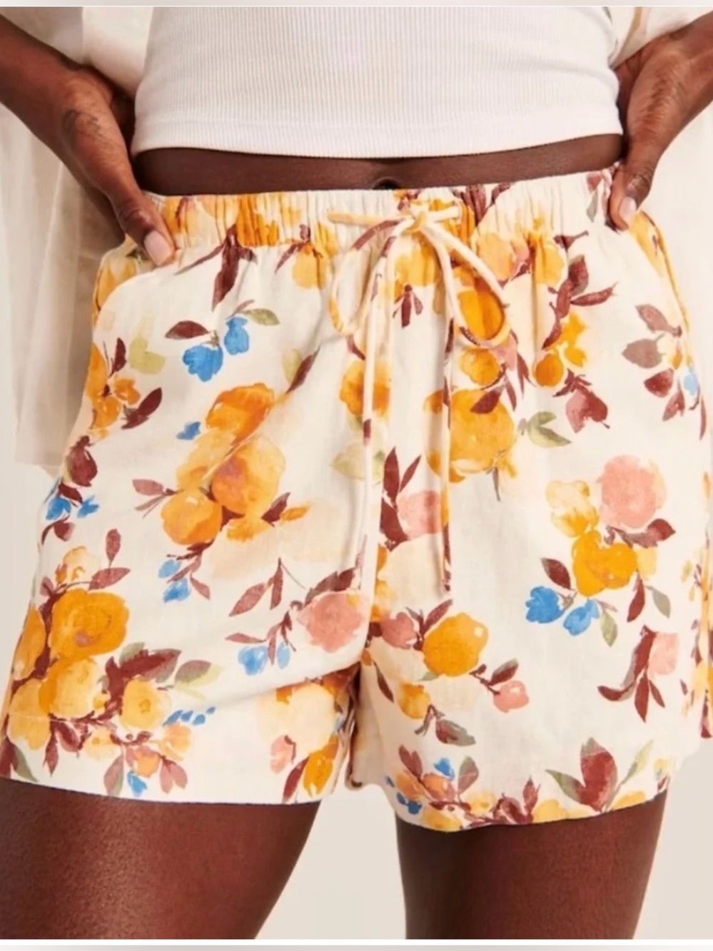 Abercrombie & Fitch Floral Linen-Blend Women's Shorts in Cream and Yellow